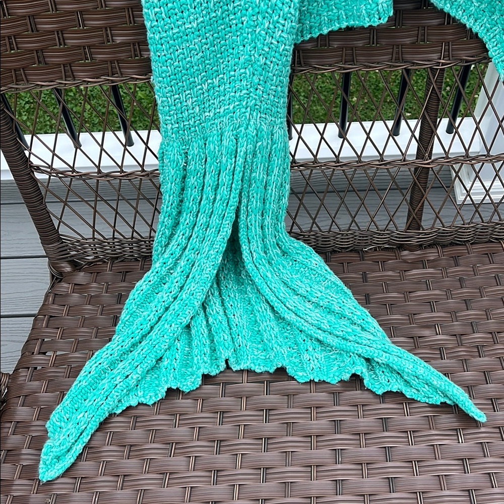 Turquoise Mermaid blanket throw